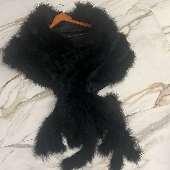 Black feathers shawl - Picture 8 of 13